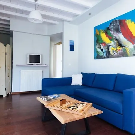 Charming 3-bedroom House In Apartment Tínos
