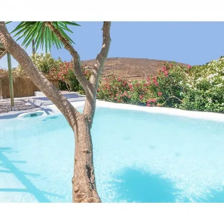 Charming 3-bedroom House In * Tínos