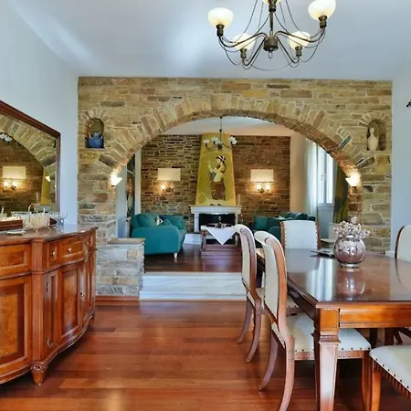 公寓 Charming 3-bedroom House In