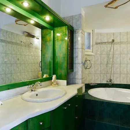 公寓 Charming 3-bedroom House In *