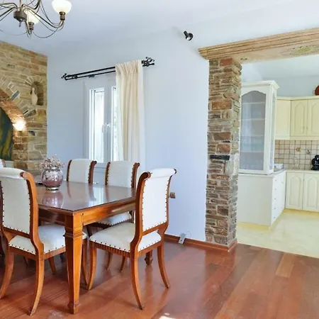 Charming 3-bedroom House In * Tínos